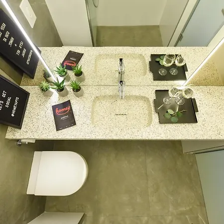 Hazelnut. Unirii Studio & Free Parking